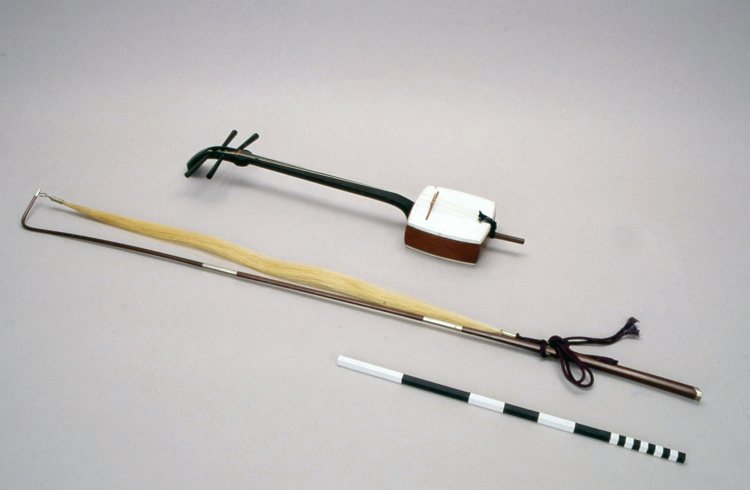 胡弓(320) - 東京藝術大学 小泉文夫記念資料室